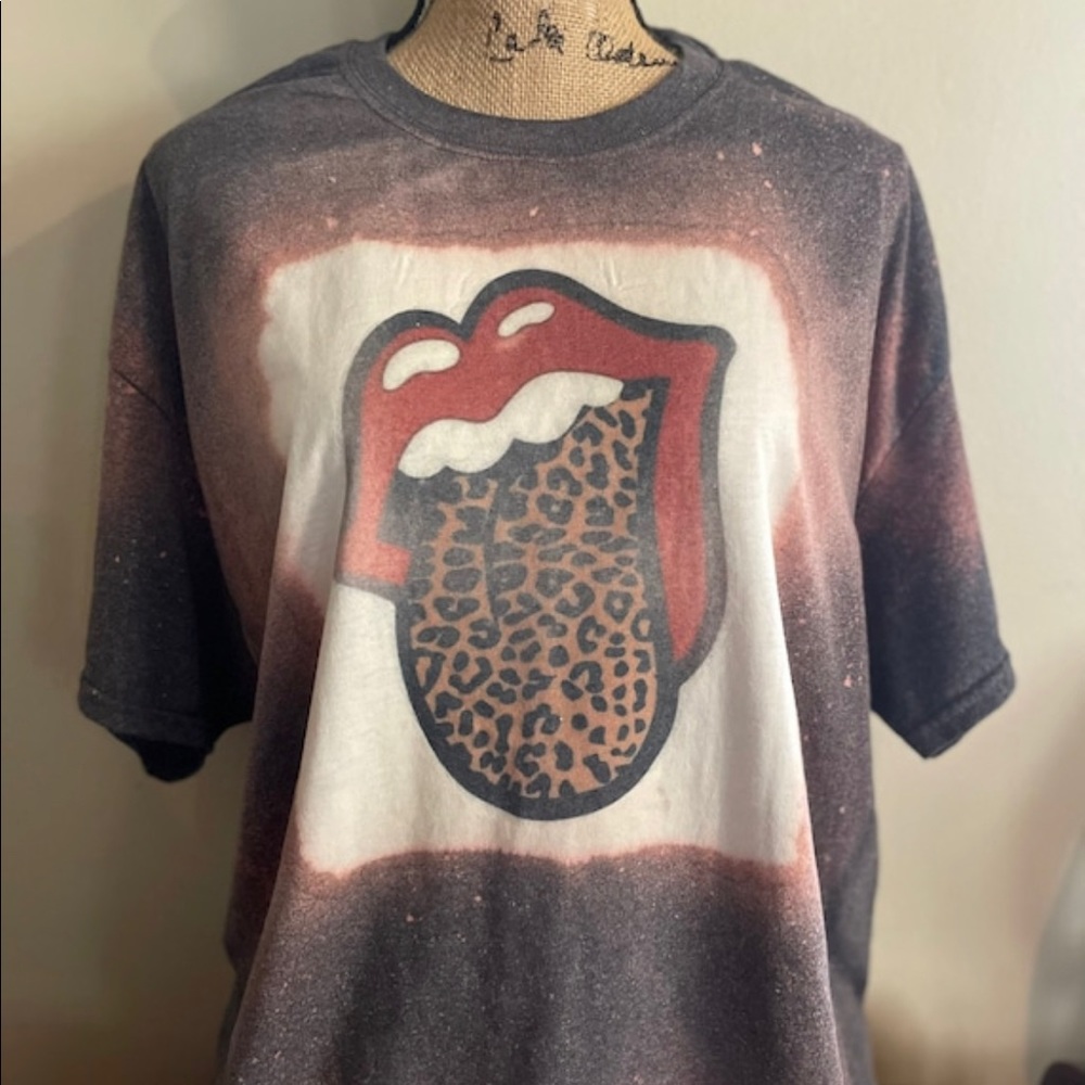 Leopard Print Tongue-Bleach Tee/Tshirt/Womens/Teen